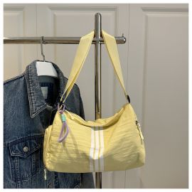 شنطة كتف نسائي بحجم كبير
