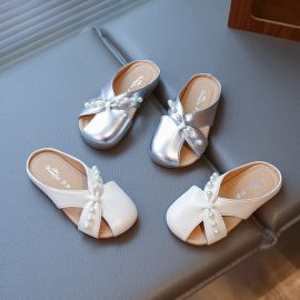 حذاء مسطح للبنات مزين بلؤلؤ