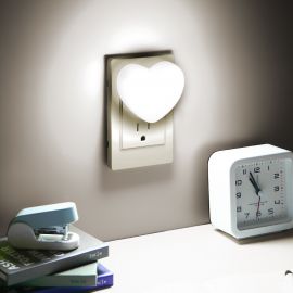 مصباح ضوء ليلي بمقبص طاقة وبألوان متعددة 