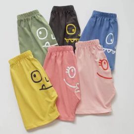 شورت صيفي قطني ناعم ومريح للأطفال بخصر مطاطي، وطبعات كرتونية لطيفة 
