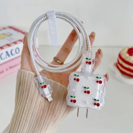 شاحن لطيف بتصميم الكرز مع كيبل طويل مغلف لحماية أقوى