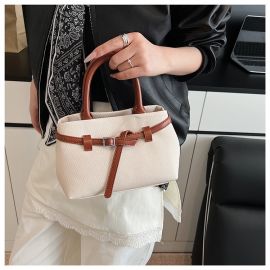 حقائب يد نسائية عصرية بتصميم حزام 