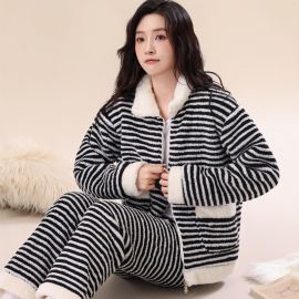 بجامه نسائي شتوي بياقة عالية