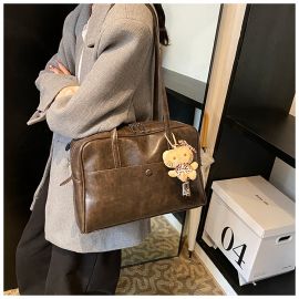 شنطة نسائي مع قلاده