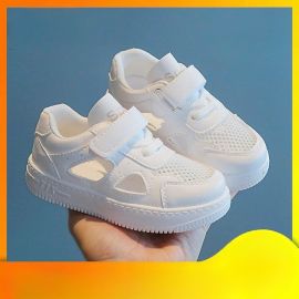 أحذية رياضية بيضاء شبكية غير قابلة للانزلاق للاطفال