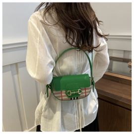 شنطة نسائي  صغيره الحجم مع حزام قابل للتعديل