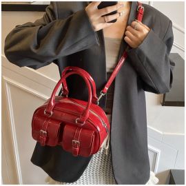 حقيبة نسائيه بجيوب خارجيه