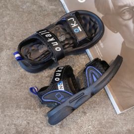 صندل بناتي بتصميم رياضي، مزود بأشرطة لاصقة قابلة للتعديل بنعل سميك مانع للانزلاق