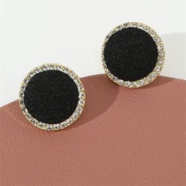 اقراط نسائية سودا على شكل دائري