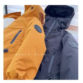 جاكيت شتوي دافئ مزود سحاب أمامي وبقبعة وجيوب جانبية للأولاد