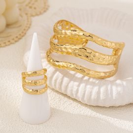 طقم اكسسوار ذهبي للنساء