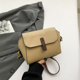 شنطة يد نسائيه بتصميم كلاسيكي