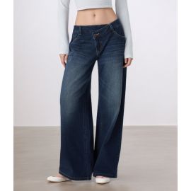 جينز فضفاض وواسع الساقين مناسب لإطلالة عصرية