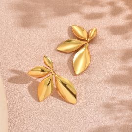 اقراط نسائي على شكل اوراق الشجر