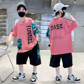 طقم كاجوال صيفي بتصميم عصري لطيفة يناسب الأنشطة اليومية للاولاد 