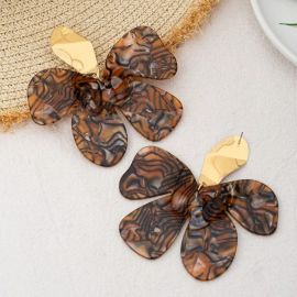 اقراط نسائية كاجوال ذات حجم كبير 