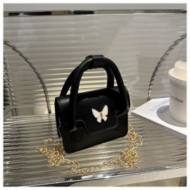 حقيبة نسائية مزينه بفراشة