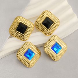 اقراط ذهبيه مربعه ملونه