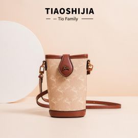 حقيبة نسائية بشكل اسطواني