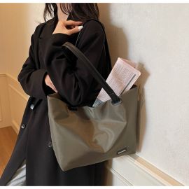 شنطة نسائي ذات سعه كبيره