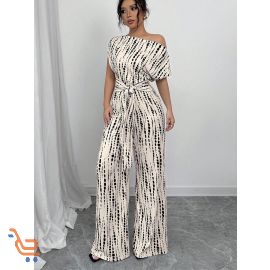 جمبسوت بكتف مائل وبنطلون واسع الساق