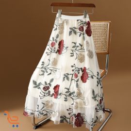 تنورة شبكية طويلة مطرزة بالورود